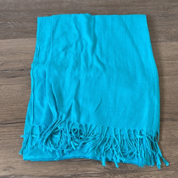 Blue scarf - Picture 2 of 7